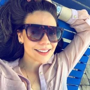 Meet your Posher, Camila